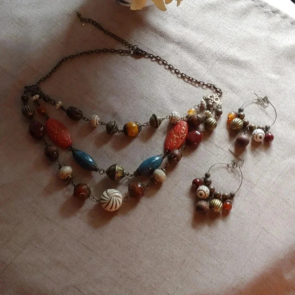 Costume jewelry necklace and earring set - Picture 2 of 4